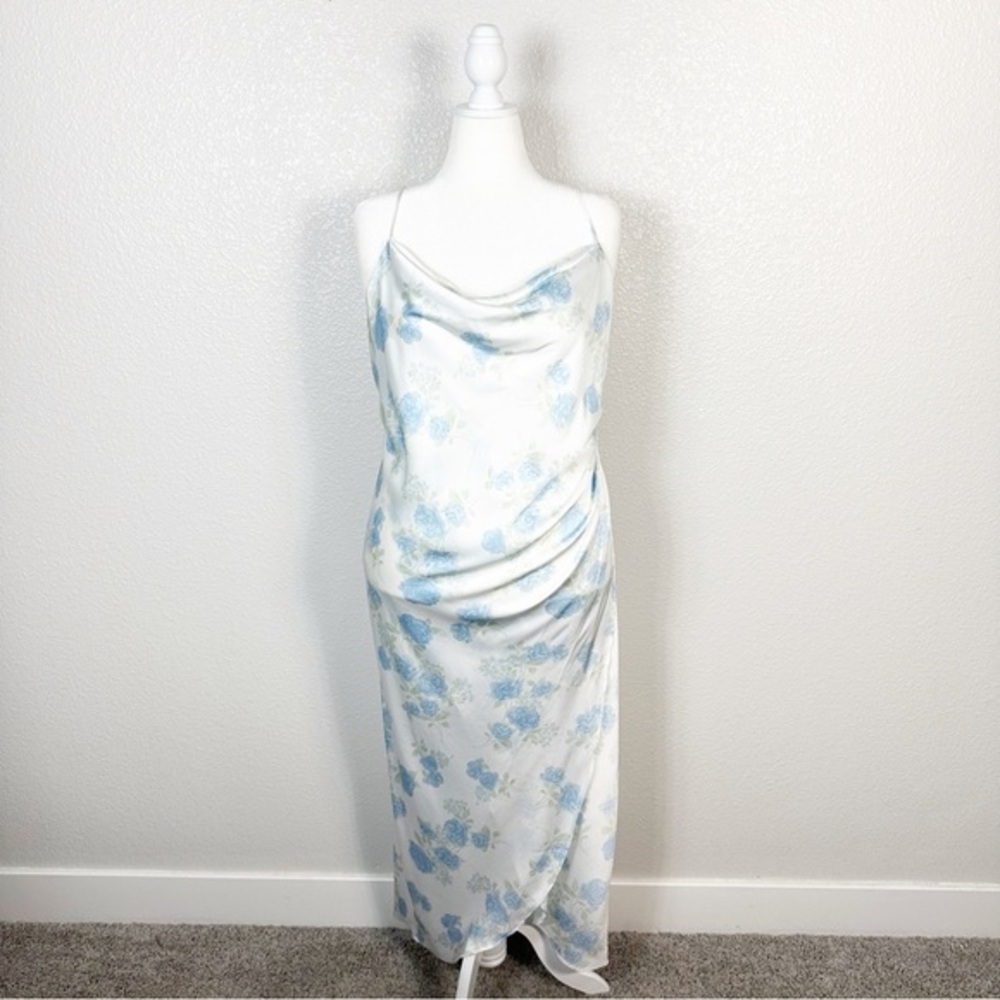 ARULA Women's Size 2X Satin Floral Cowl Neck Maxi Slip Dress -‎ Blue and White